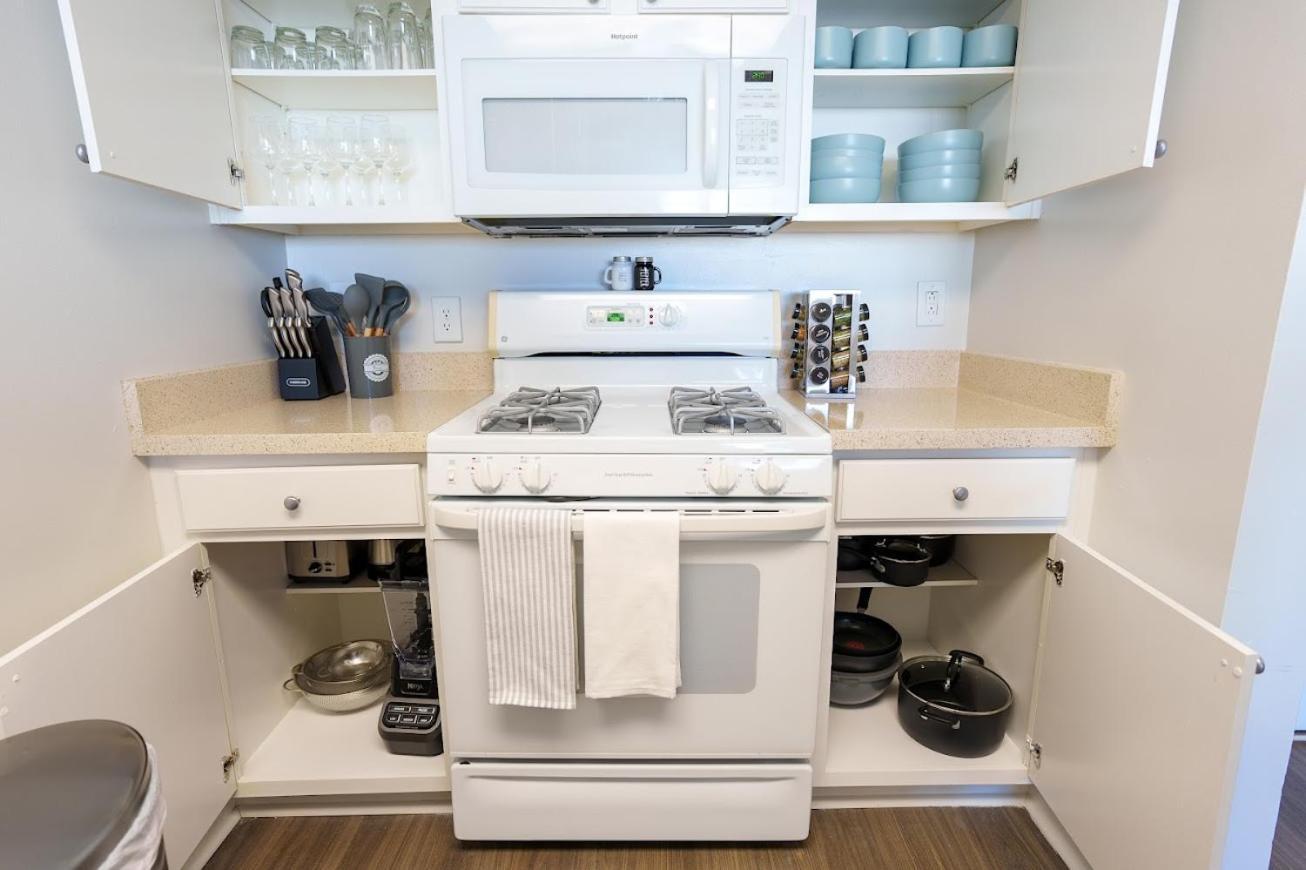 Ballston Getaway King Suite Арлингтон Экстерьер фото